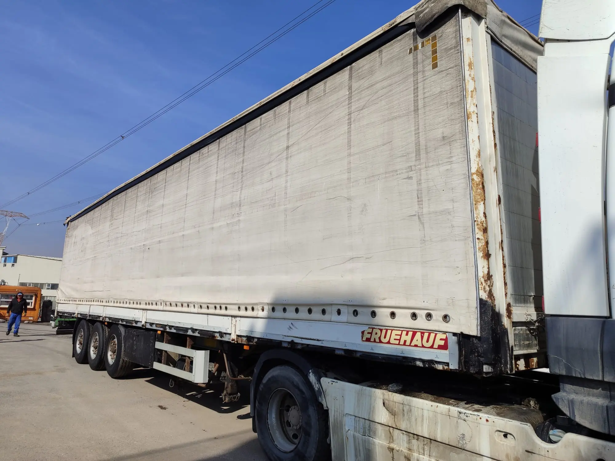 Fruehauf Kayar Perdeli Dorse