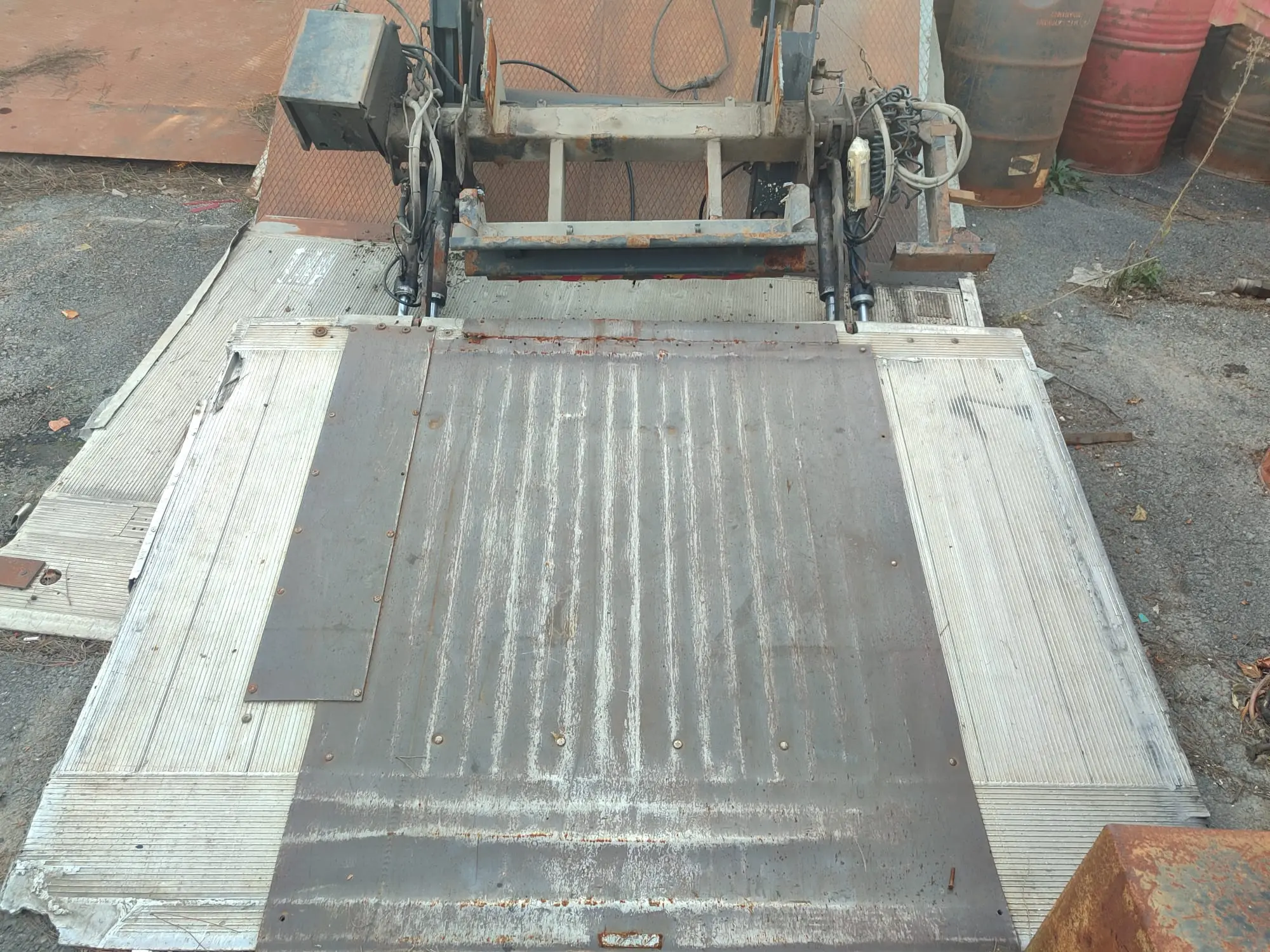 Alümiyum Lift 12 Volt ( İveco Daily )