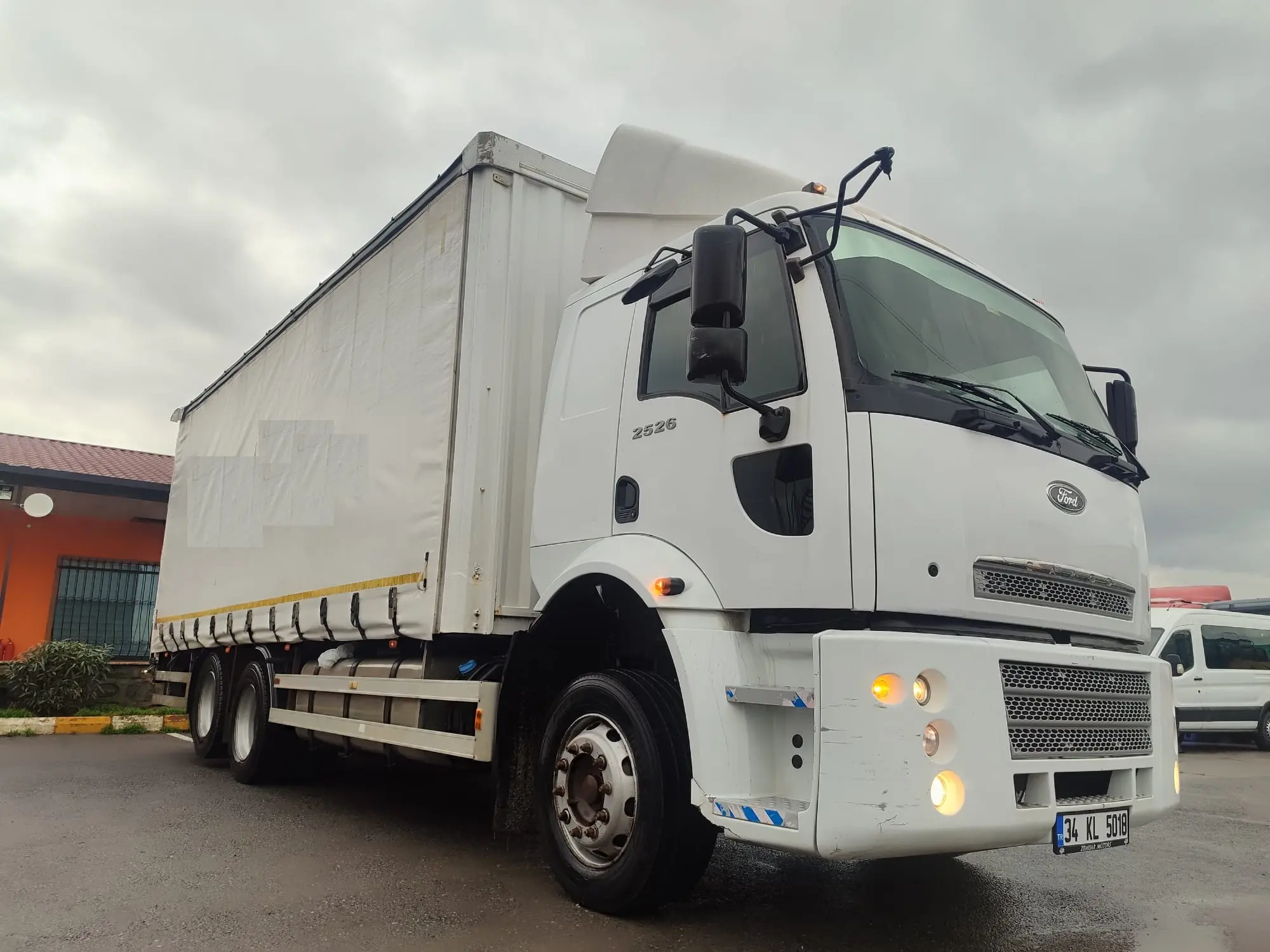 Cargo 2526 Kayar Perdeli Liftli