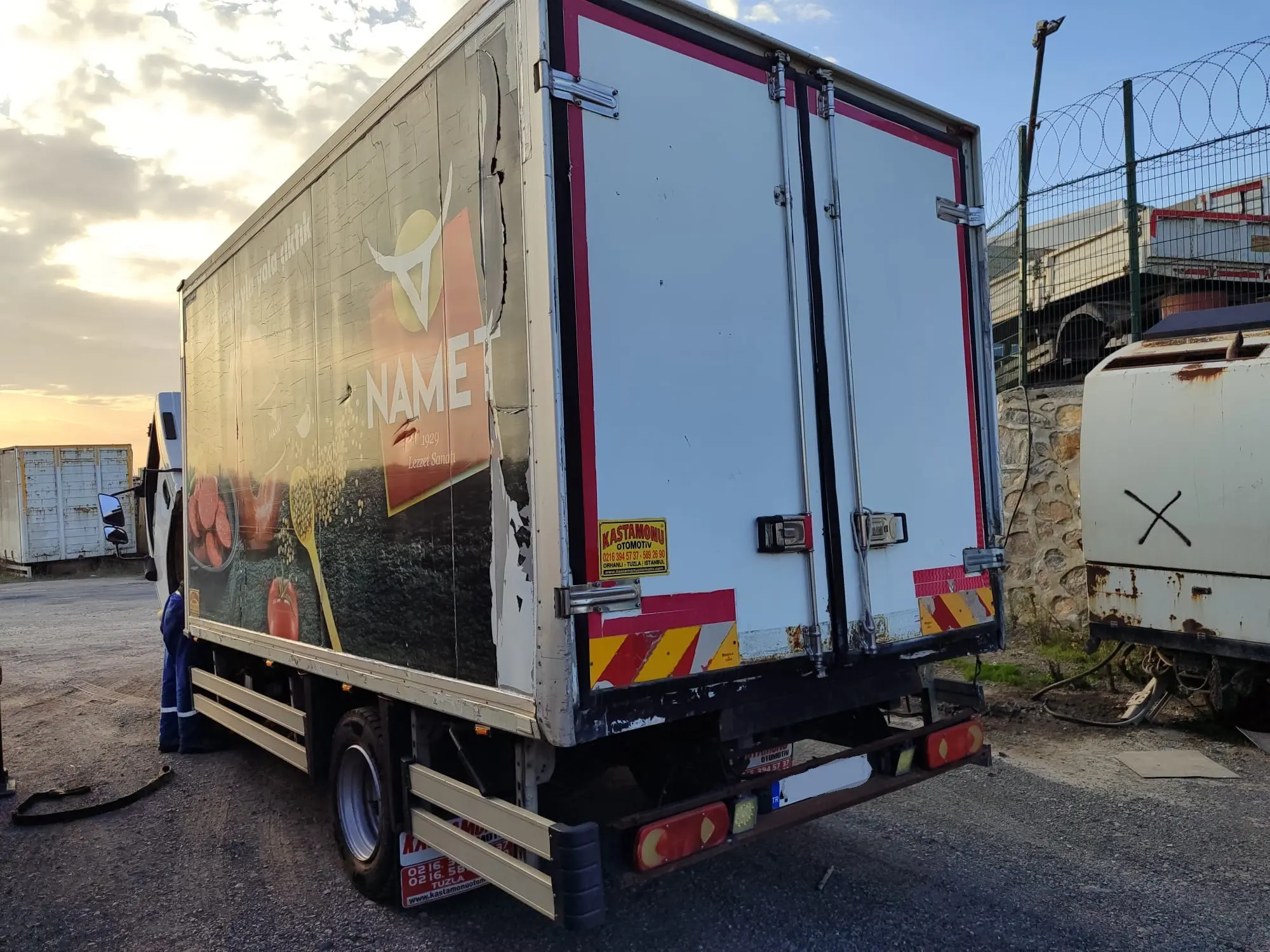 Et Kancalı Kasa ( Isuzu Npr ) 